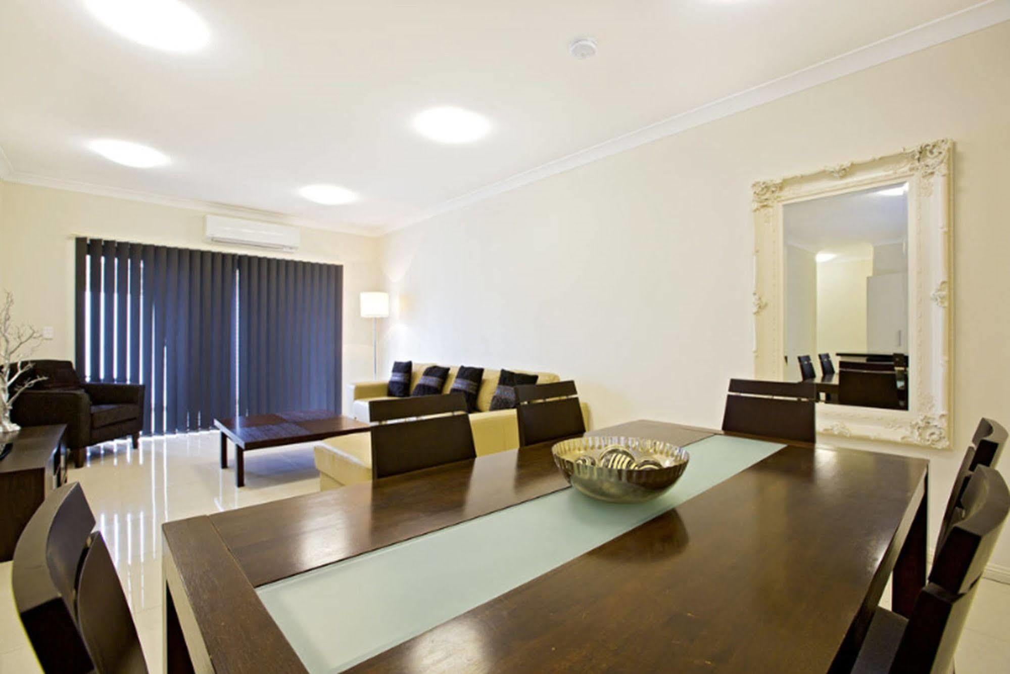 Astina Serviced Apartments - Central Penrith Exterior photo