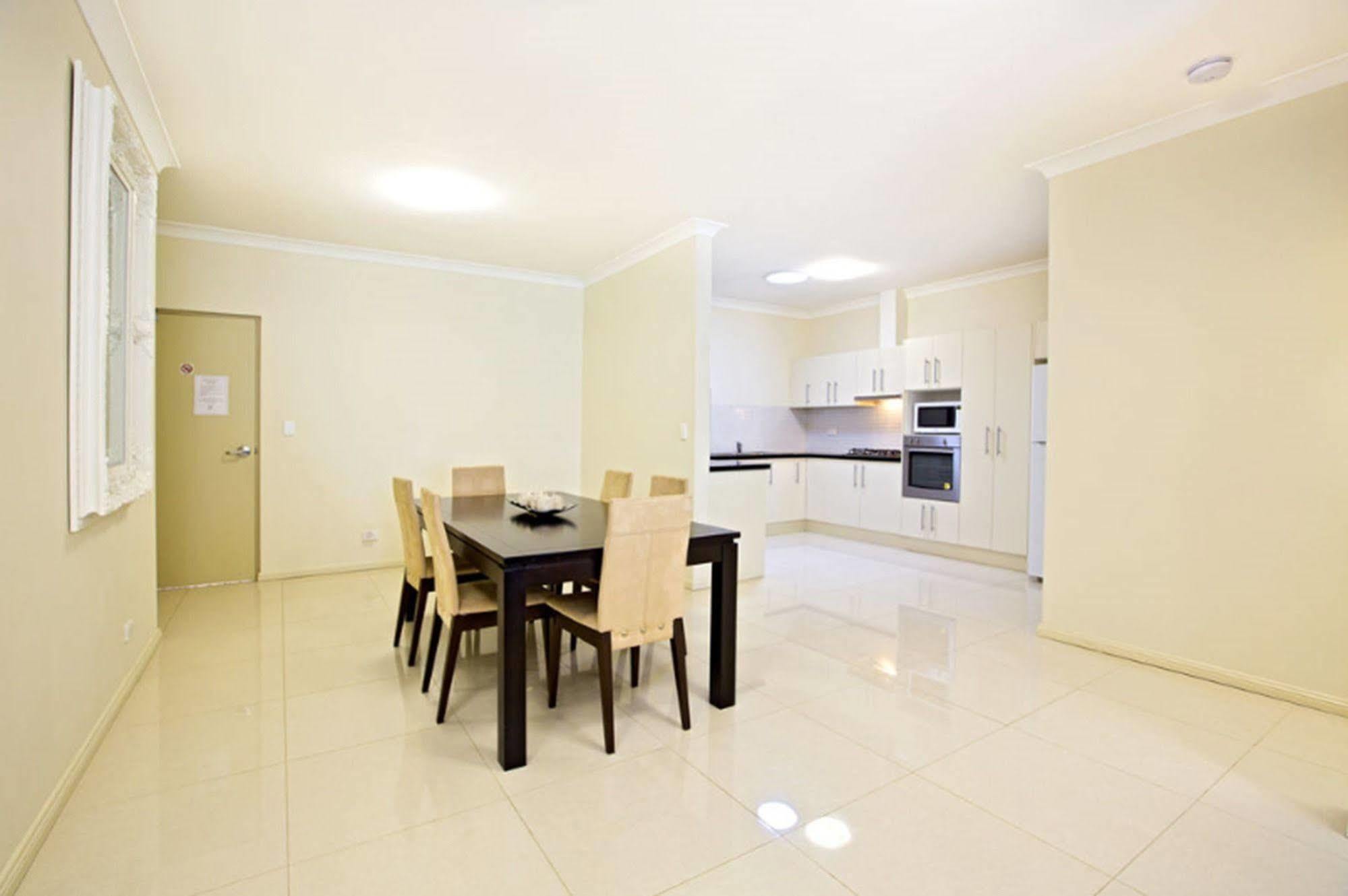 Astina Serviced Apartments - Central Penrith Exterior photo