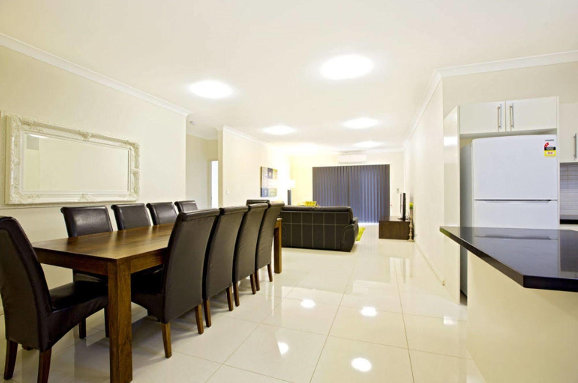 Astina Serviced Apartments - Central Penrith Exterior photo