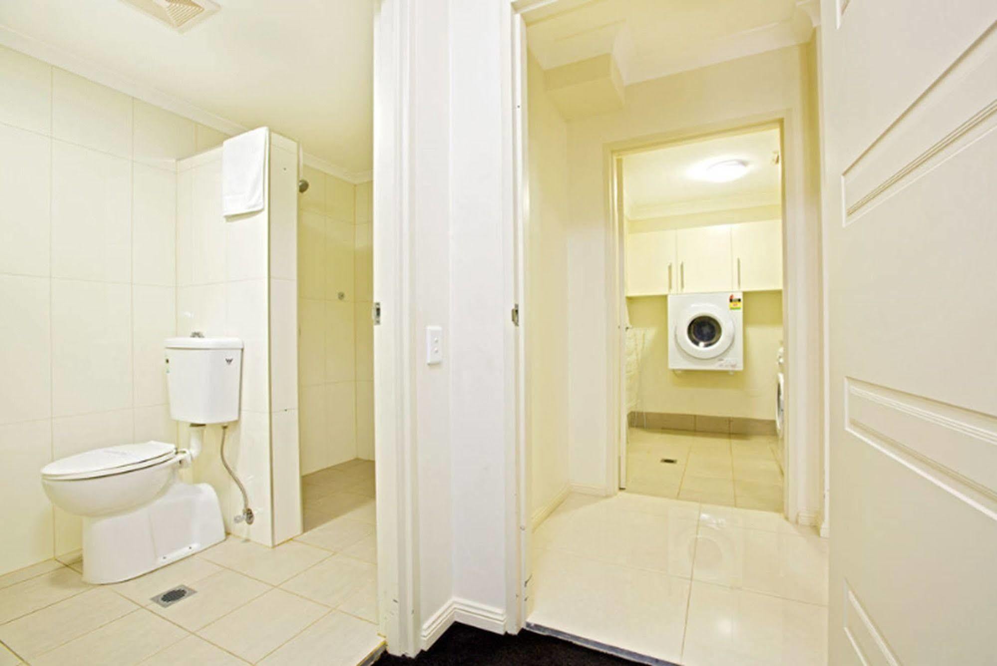 Astina Serviced Apartments - Central Penrith Exterior photo